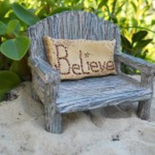 BENCH WITH BELIEVE PILLOW